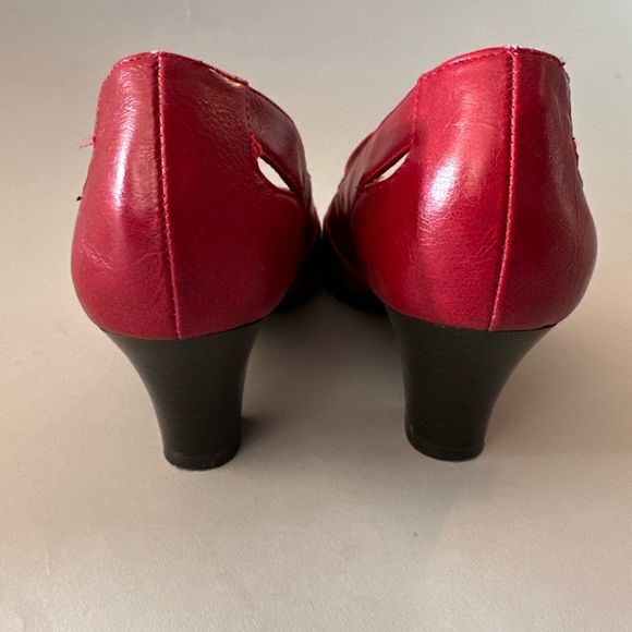 Red heels - Picture 2 of 2